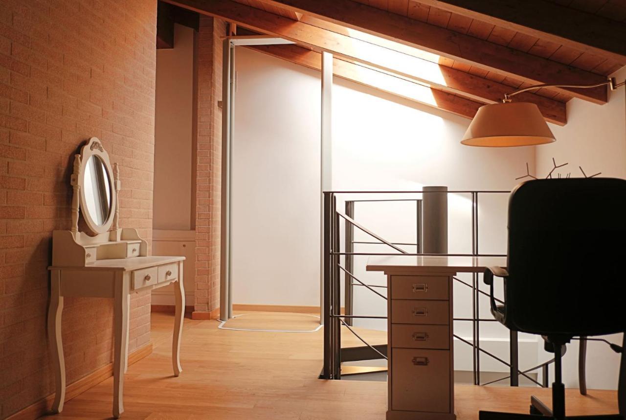 Modern Split-level Loft With Garden Near Fondazione Prada By Rentopolis * Milán